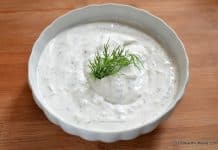 Sos de smantana cu marar si usturoi reteta rapida Sos de smantana cu marar reteta rapida savori urbane