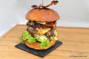 Burger de vita cu branza reteta de cheeseburger de casa savori urbane