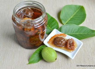 Dulceata de nuci verzi reteta VIDEO cu sirop bine legat si auriu ca mierea Dulceata de nuci verzi reteta pas cu pas savori urbane