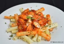Paste cu piept de pui si sos de rosii marinara Paste cu piept de pui si sos de rosii marinara (9)