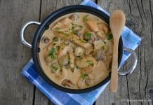 Piept de pui cu ciuperci si smantana la tigaie Piept de pui cu ciuperci si smantana Savori Urbane