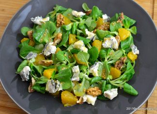 Salata valerianella cu portocale, branza albastra si nuca Salata valerianella cu portocale, branza albastra si nuca cu dressing cremos savori urbane