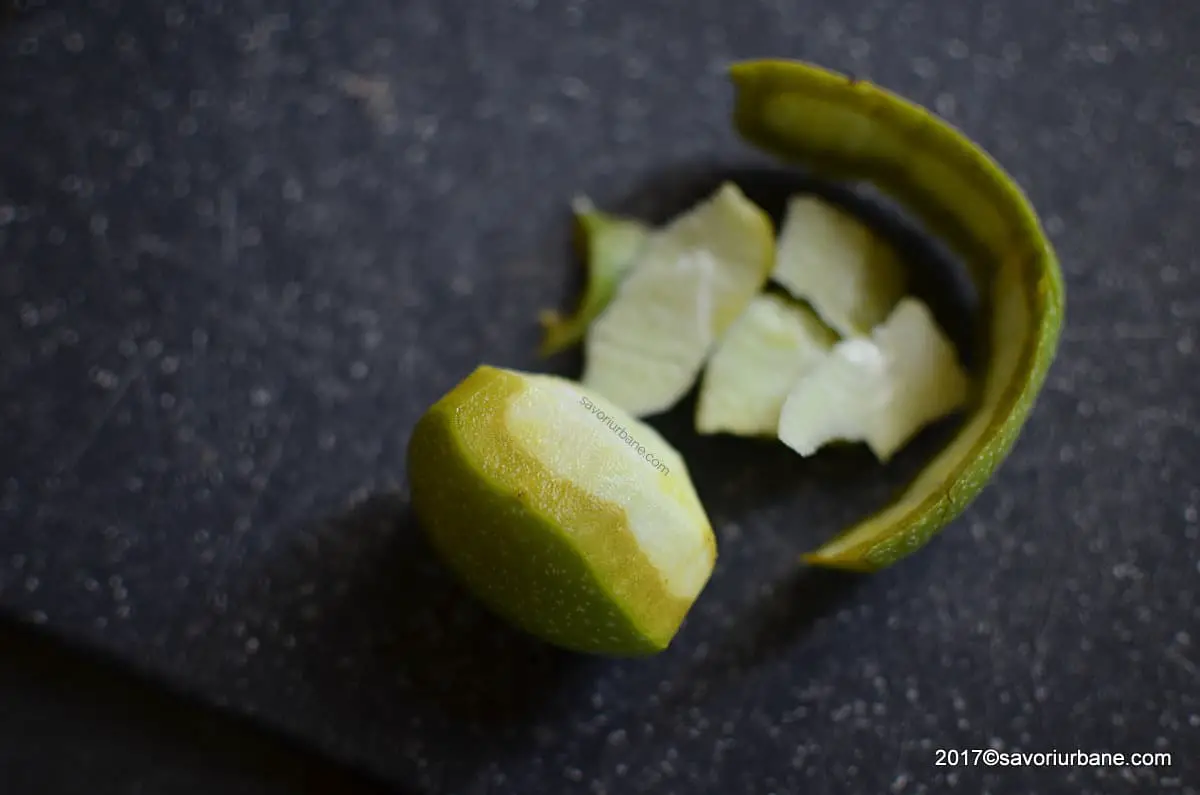 cum se curata nucile verzi pentru dulceata (2)
