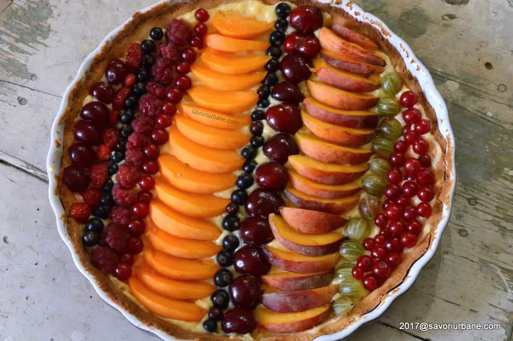 cum se decoreaza o tarta cu fructe