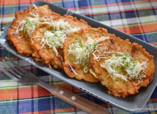 Clatite cu dovlecei si branza – chiftele, turtite, placintele Clatite cu dovlecei si branza - turtite, placintele reteta savori urbane
