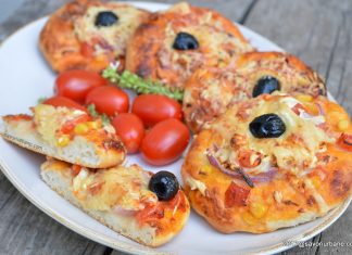 Mini pizza cu legume si branza reteta simpla de pizzette Minipizza cu legume - reteta simpla Savori Urbane