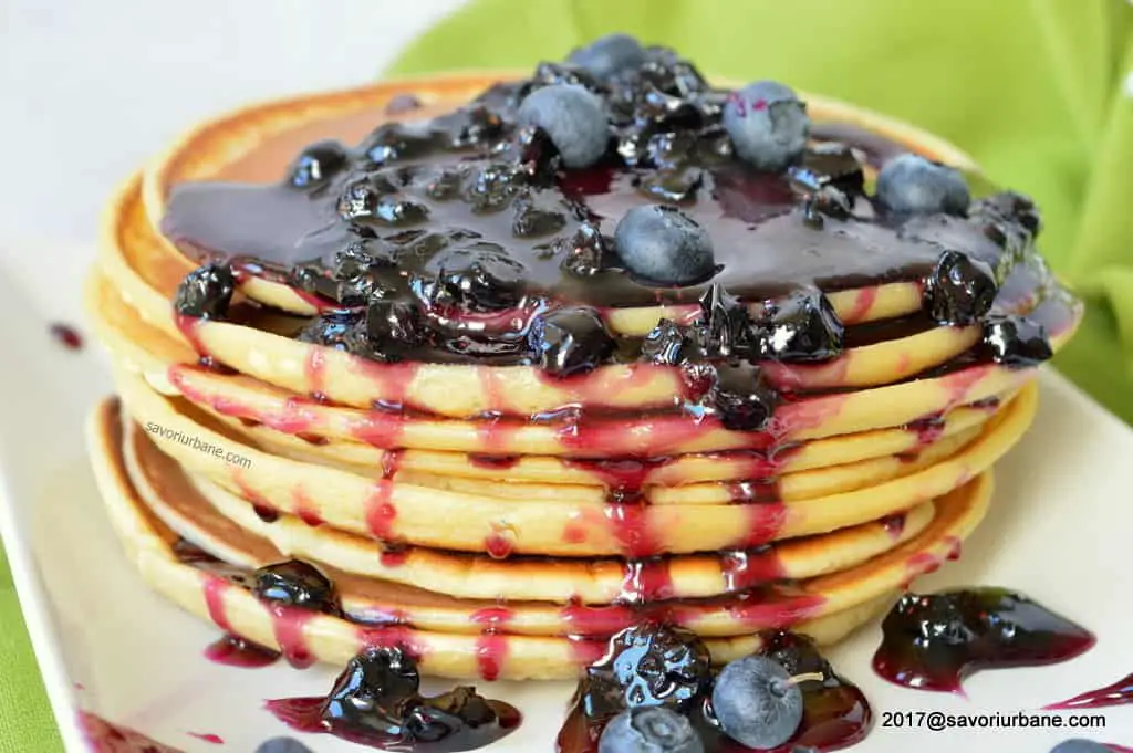 design Sickness heal Pancakes clatite americane cu sos de afine | Savori Urbane