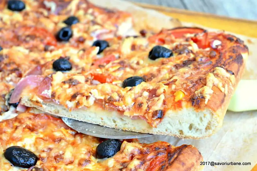 puramente Inodoro Ligero Pizza cu blat pufos cu "de toate" - pizza de casa | Savori Urbane