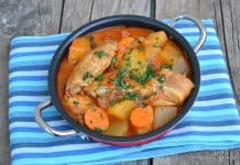 Tocanita de pui cu ceapa si cartofi reteta simpla Tocanita de pui cu ceapa si cartofi reteta simpla savori urbane