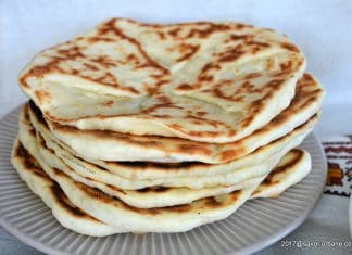 Placinta la tigaie cu branza, cartofi, varza sau magiun Placinta la tigaie cu branza, cartofi, varza sau magiun reteta traditionala savori urbane