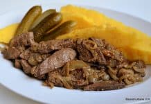Ficat de porc sau vitel cu ceapa reteta simpla de tocanita Ficat de porc sau vitel cu ceapa reteta simpla de tocanita savori urbane