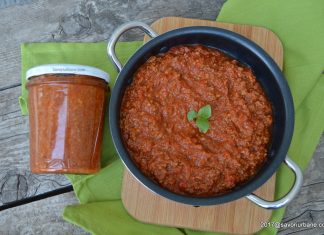 Sos ragu alla bolognese reteta clasica italiana Sos ragu alla bolognese Savori Urbane