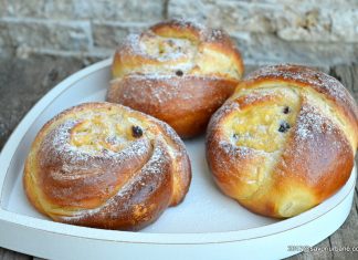 Branzoaice trandafiri cu branza de vaci si stafide cum se fac branzoaice trandafir cu branza de vaci si stafide