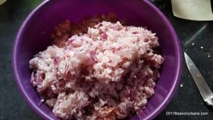 cum se face umplutura de carne tocata pentru ardei cu orez si ceapa calita (4)