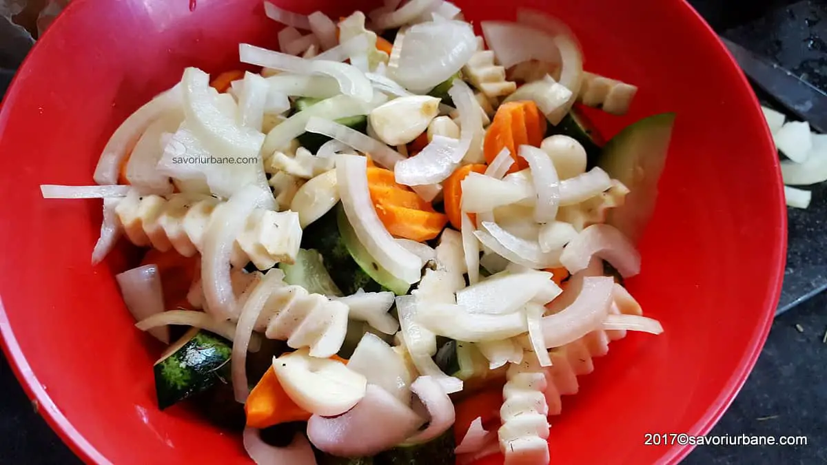 salata de muraturi cu pepeni castraveti telina morcovi in otet (2)
