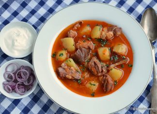 Ciorba de cartofi cu afumatura reteta ardeleneasca Ciorba de cartofi cu afumatura reteta ardeleneasca savori urbane