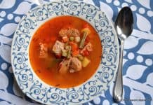 Ciorba sau bors din oase de porc reteta simpla Ciorba sau bors din oase de porc reteta simpla savori urbane