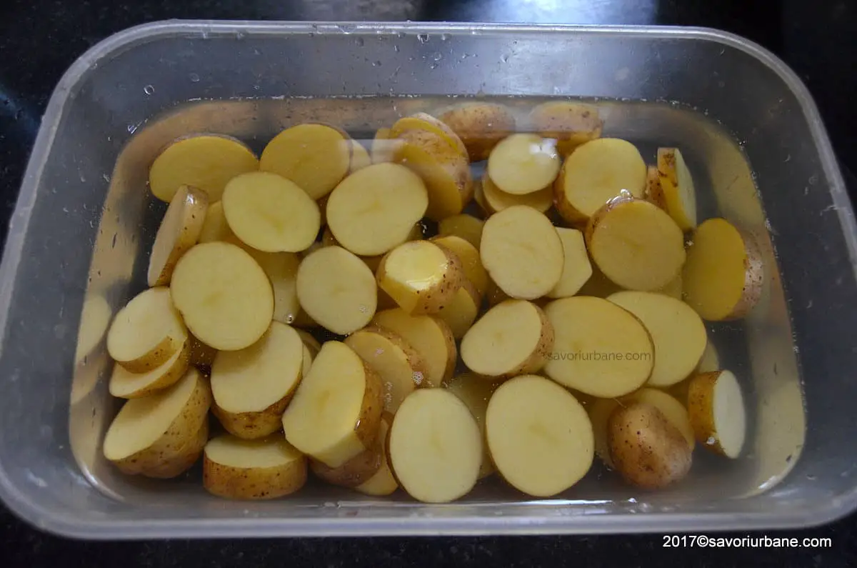 cartofi pentru garnitura friptura la tava
