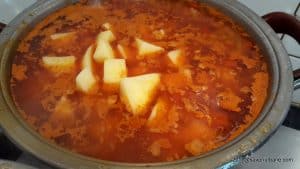 cum se face ciorba de cartofi cu ciolan reteta ardeleneasca (2)