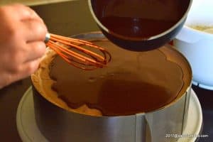 glazura oglinda ciocolata pentru tort oreo (1)