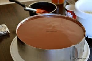 glazura oglinda ciocolata pentru tort oreo (2)