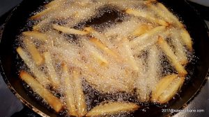 cum se prajesc de doua ori cartofii prajiti french fries (1)