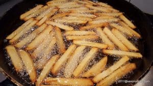 cum se prajesc de doua ori cartofii prajiti french fries (2)