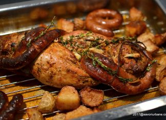 Muschiulet de porc impletit cu carnati la cuptor reteta de friptura frageda coacere la cuptor muschiulet impletit cu carnati reteta