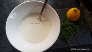 cum se ingroasa sosul de ciuperci cu smantana si faina (1)
