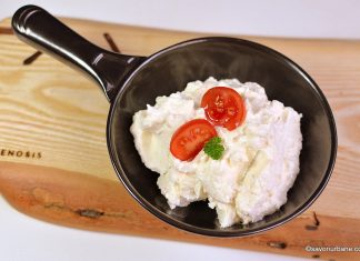 Crema aperitiv cu ricotta, parmezan si cas afumat Crema aperitiv cu ricotta, parmezan si cas afumat savori urbane