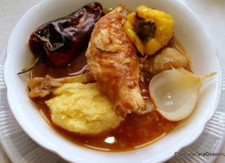 Saramura de pui olteneasca reteta traditionala Saramura de pui olteneasca reteta traditionala clasica savori urbane