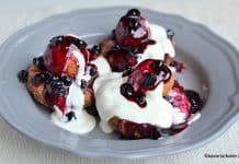 Papanasi prajiti foarte pufosi (VIDEO) – reteta traditionala cu smantana si dulceata papanasi inecati in smantana si dulceata reteta