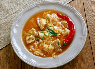 Ciorba de varza cu carne si afumatura reteta de lucskos (lucicos) Ciorba de varza cu carne si afumatura reteta de lucskos (lucicoș) ardelenesc unguresc savori urbane