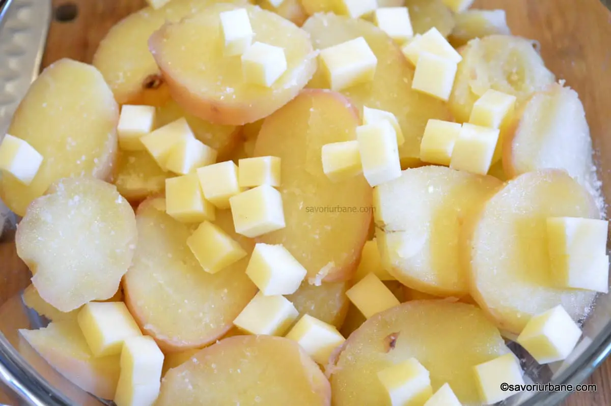 cum se fac cartofi gratinati la cuptor cu cascaval smantana (3)