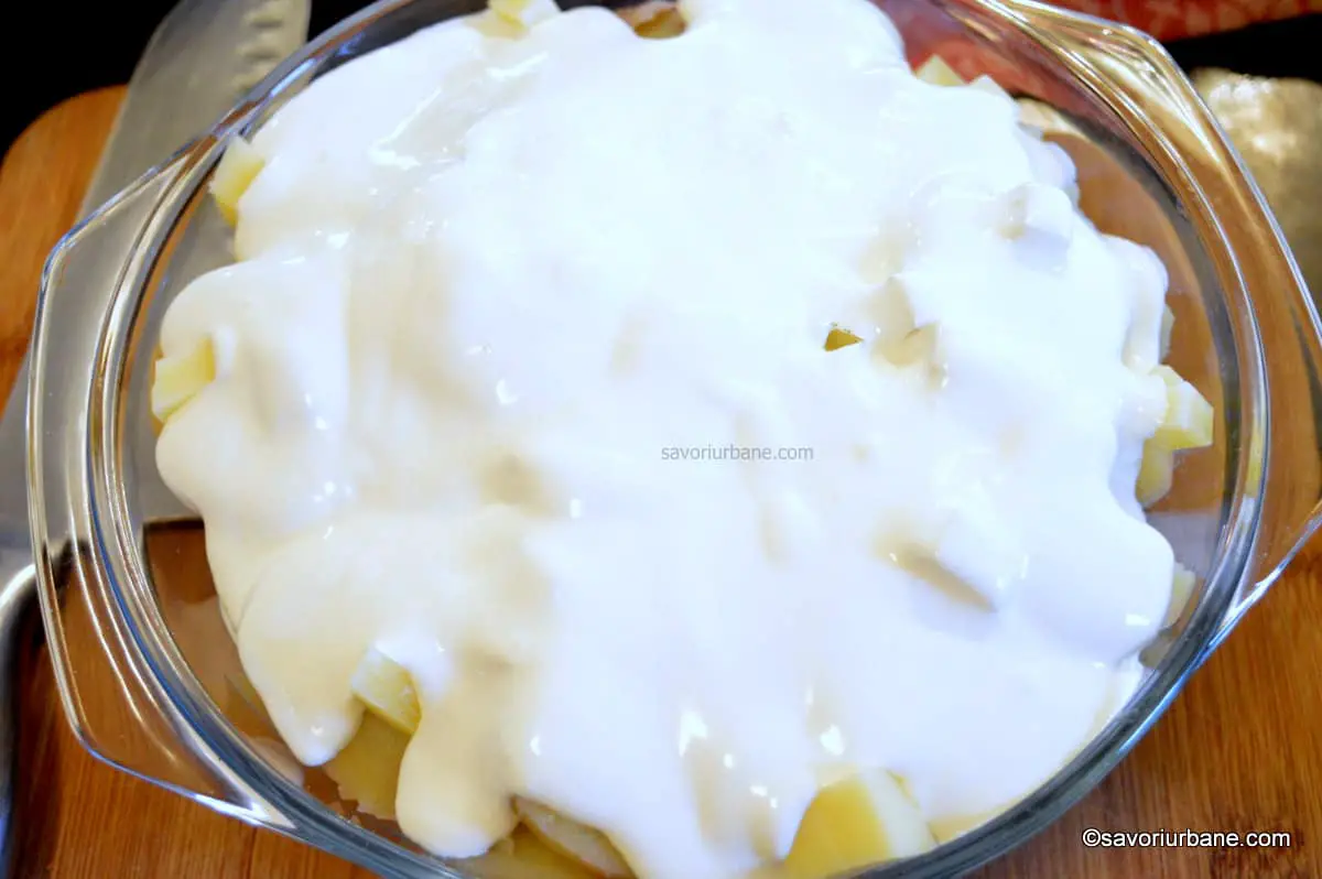 cum se fac cartofi gratinati la cuptor cu cascaval smantana (4)