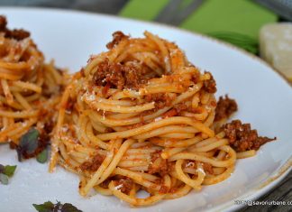 Spaghetti alla bolognese reteta populara de paste cu ragu alla bolognese servire spaghetti bolognese