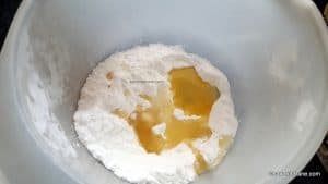 cum se face glazura alba de zahar pudra cu lamaie si rom (1)