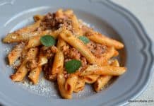 Paste cu carne tocata si sos de rosii reteta simpla Paste cu carne tocata si sos de rosii reteta simpla savori urbane