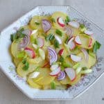 Salata de cartofi reteta simpla cu ceapa si dressing acrisor – salata orientala de primavara