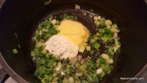 cum se face mancare de urzici cu malai sos ingrosat (2)