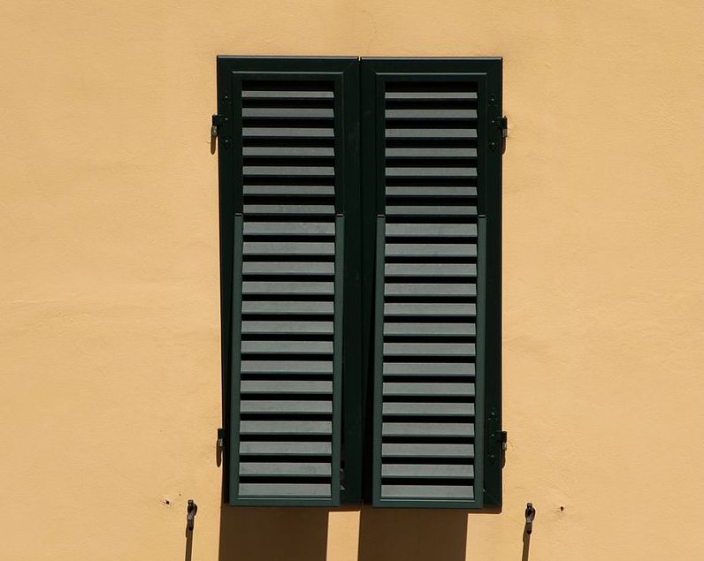 finestra persiana obloane de lemn parmigiana
