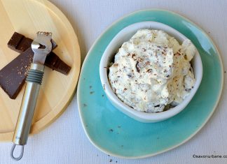 Cremă stracciatella cu mascarpone și ciocolată Cremă stracciatella cu mascarpone și ciocolată reteta savori urbane