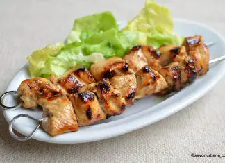 Frigărui din piept de pui la grătar marinate și glazurate Frigărui din piept de pui la grătar rețeta simplă savori urbane
