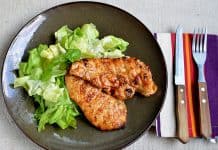 Piept de pui la grătar – simplu sau cu sos barbecue BBQ Piept de pui la grătar - simplu sau cu sos barbecue BBQ savori urbane