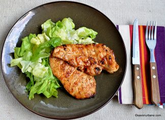 Piept de pui la grătar – simplu sau cu sos barbecue BBQ Piept de pui la grătar - simplu sau cu sos barbecue BBQ savori urbane