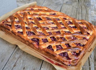 Placinta cu visine si nuca cu gratar (grilaj, gratii) reteta bunicii Placinta cu visine si nuca cu gratar (grilaj, gratii) reteta bunicii savori urbane