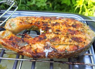 Somon la gratar sau tigaie – reteta de rondele de somon marinate cu usturoi prajite la grill Somon la gratar sau tigaie - reteta de rondele de somon marinate cu usturoi prajite la grill savori urbane