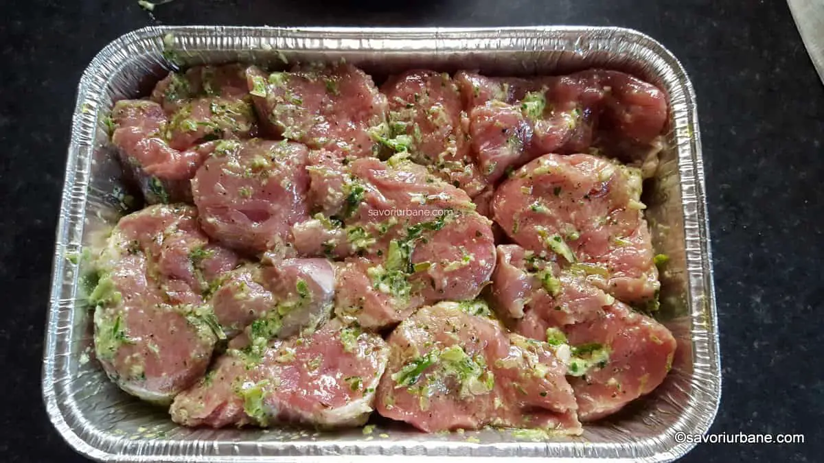 muschiulet de porc marinat cu usturoi pentru frigarui (3)