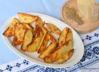Cartofi noi cu parmezan și chimen la cuptor Cartofi noi cu parmezan și chimen la cuptor reteta savori urbane
