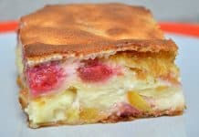 Plăcintă cu smântână sau iaurt, piersici și zmeură Plăcintă cu smântână sau iaurt, piersici și zmeură reteta savori urbane